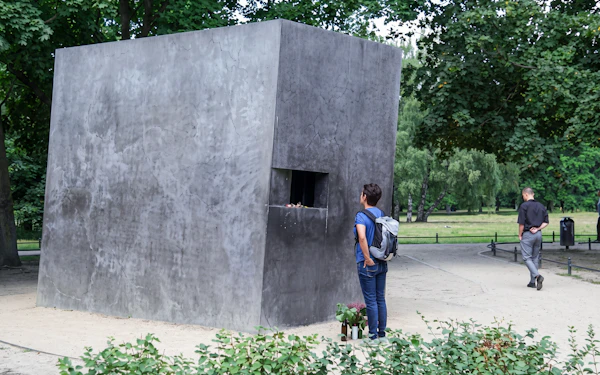 Berlin: Queer Culture Walking Tour with LGBTIQ Stories