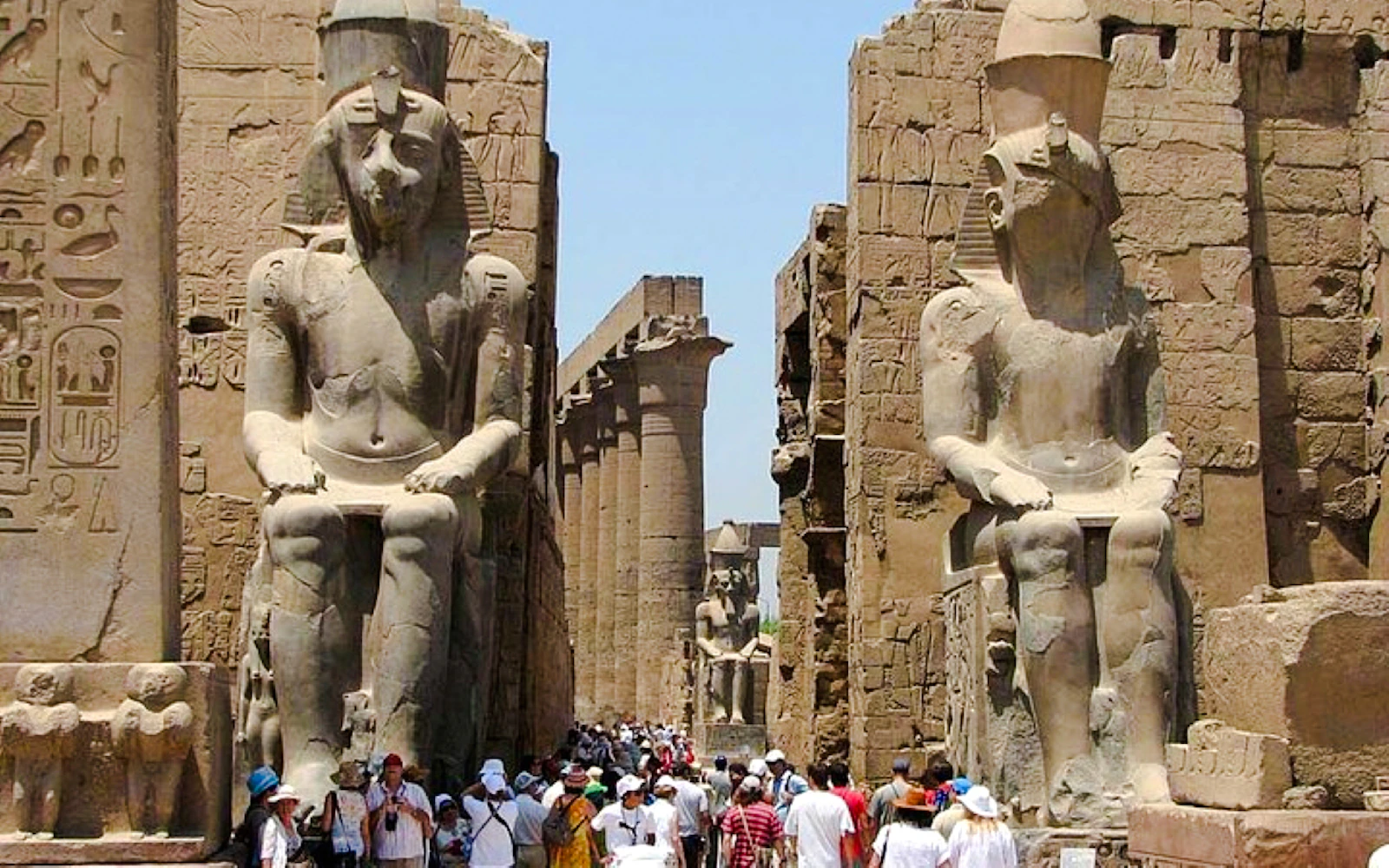 Luxor East and West Bank Guided Tour with Lunch and Felucca Ride