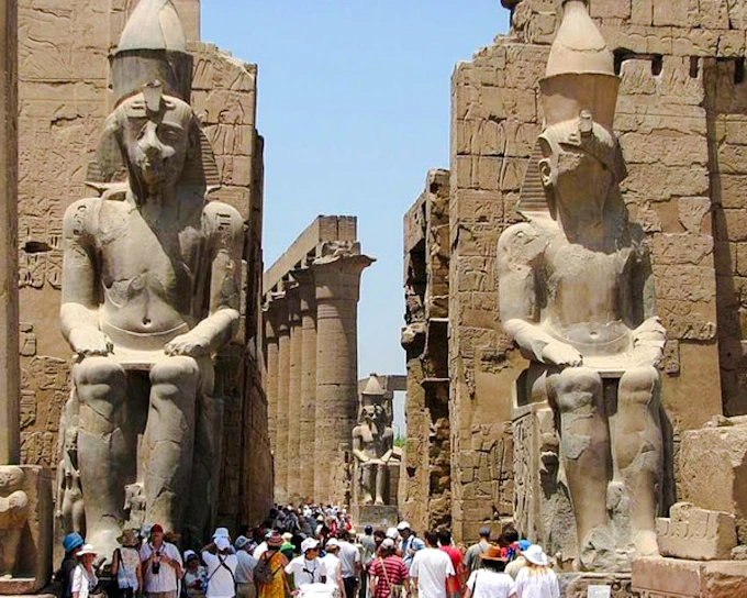 Luxor East and West Bank Guided Tour with Lunch and Felucca Ride
