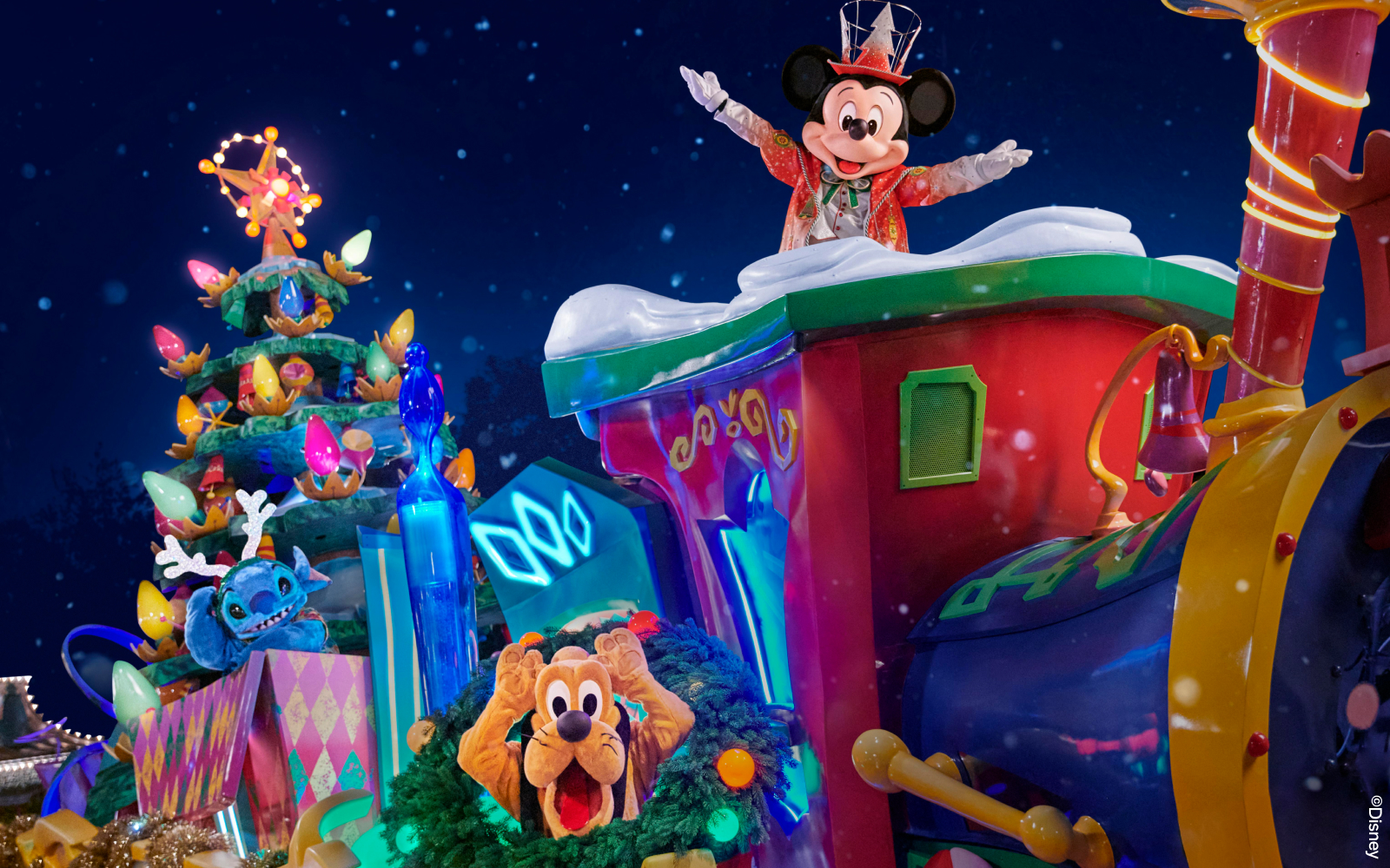 Disneyland Paris - Mickey’s Christmas Parade