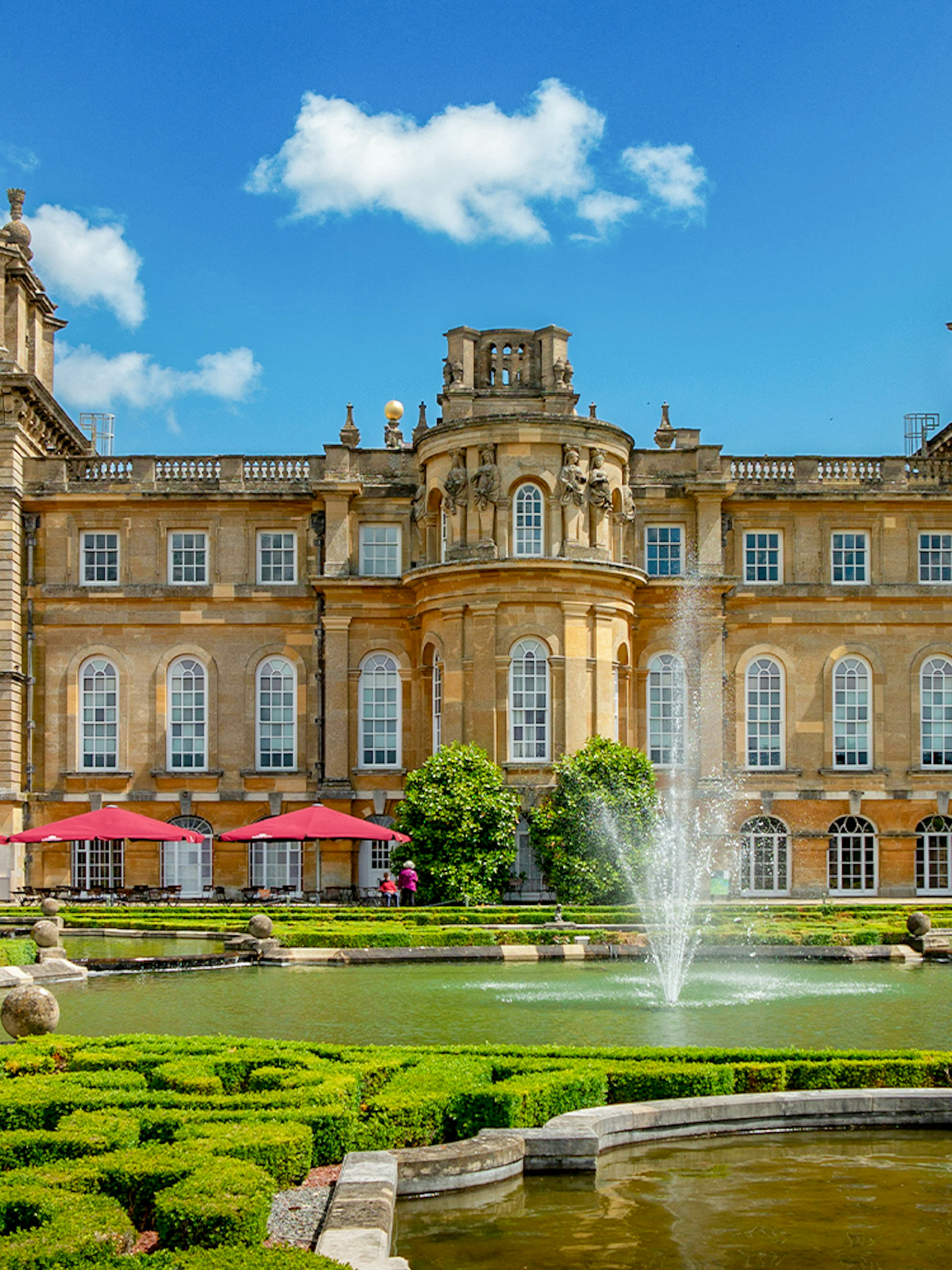 Blenheim Palace gardens with fountains and historic architecture, London tour.