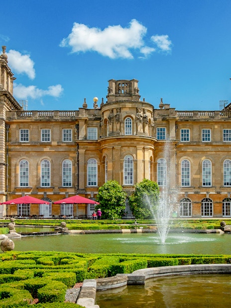 Blenheim Palace gardens with fountains and historic architecture, London tour.