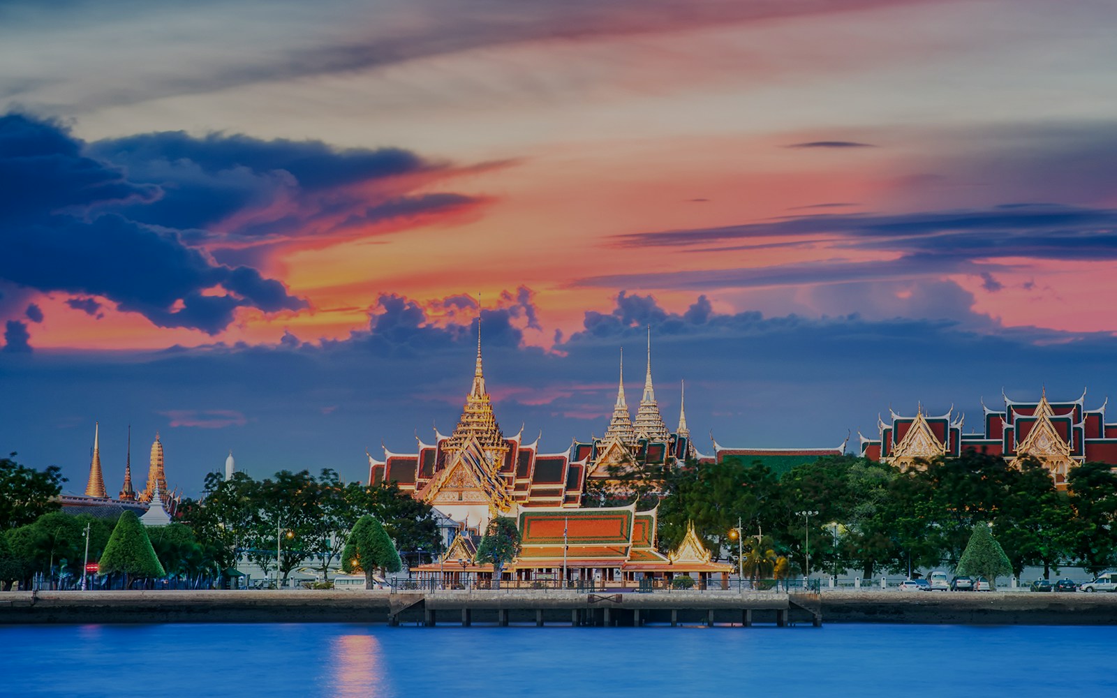 The Grand palace at sunset, Bangkok, Thailand