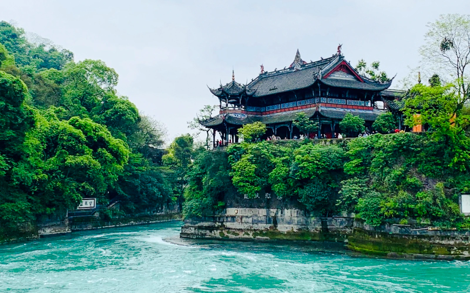From Chengdu: Dujiangyan Water System and Mt Qingcheng Tour