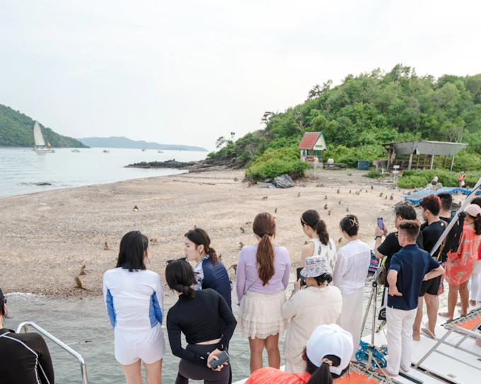 From Pattaya: 3-Island Yacht Cruise with Buffet Lunch (Product 55696)
