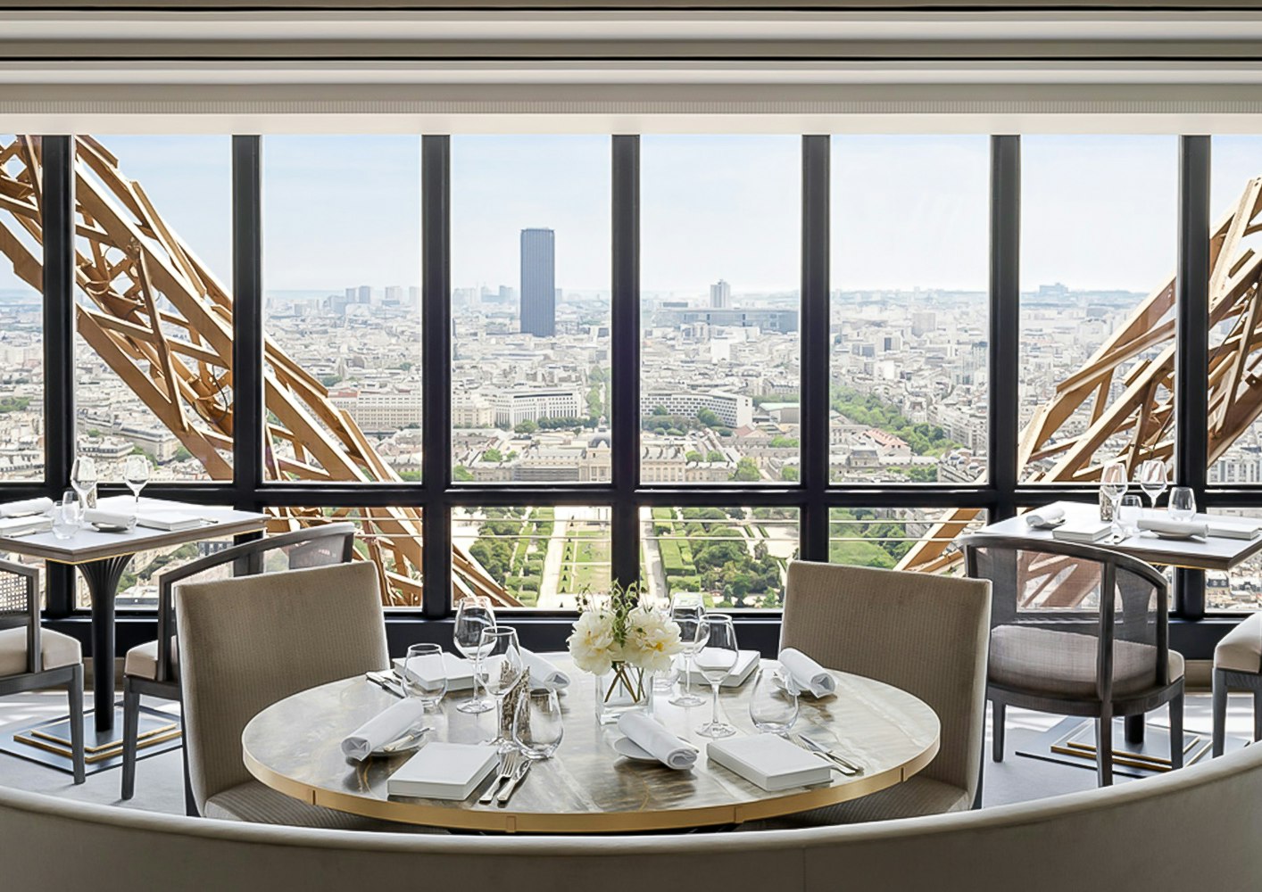 eiffel tower restaurants