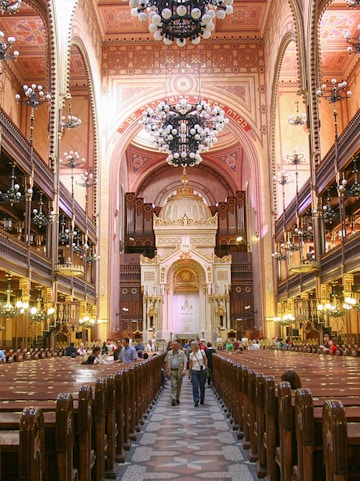Interior of Dohany Street Synagogue in Budapest, featuring ornate architecture and chandeliers.