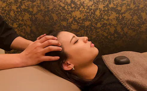 Head massage at Wagokoro Garden Spa in Hiroshima.