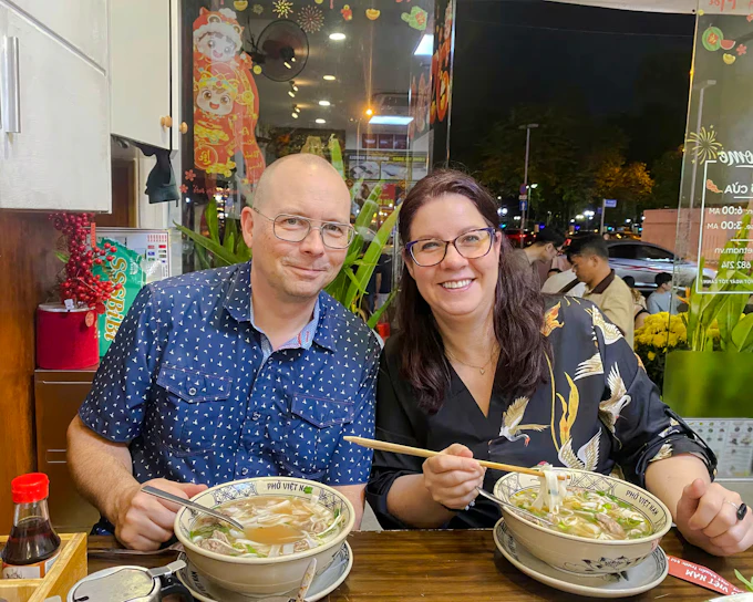Ho Chi Minh City Food Tour at Michelin-Guide Restaurants with Live Music (Product 53197)
