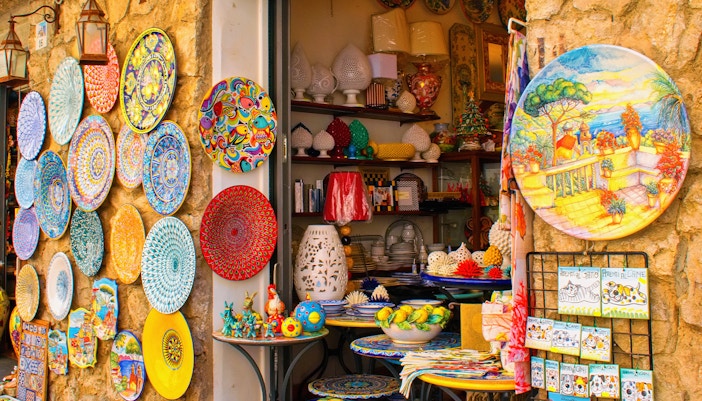 antique pottery shop