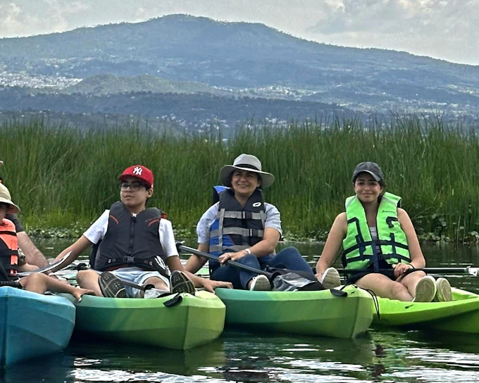 From Mexico City: Xochimilco Canals Small-Group Guided Kayak Tour with Local Guide
