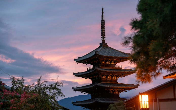 Pagoda at sunset in Kyoto during the walking tour of Kiyomizu-dera and Gion District.