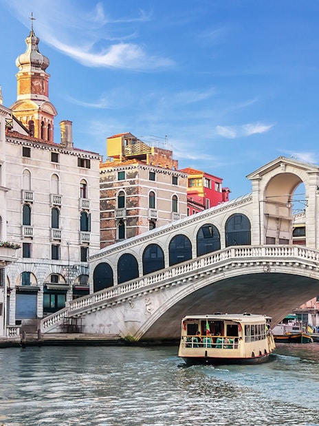 Rialto Bridge over Grand Canal with boat in Venice, Italy.