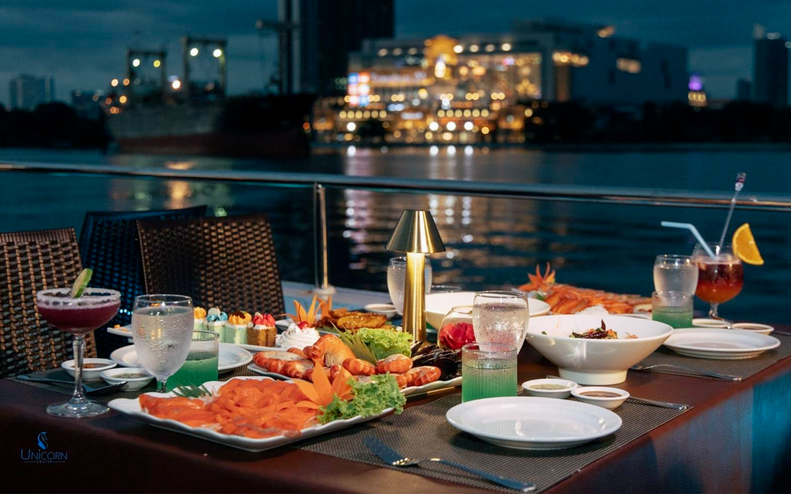 Gourmet Seafood Platter on the dinner cruise