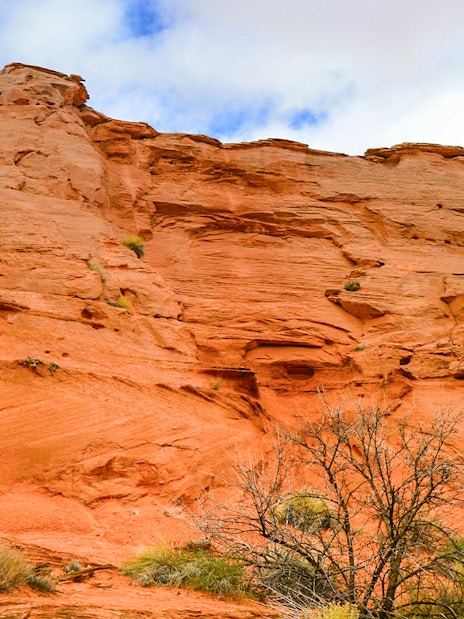 Antelope Valley Canyon red rock formations under a blue sky on Ligai Si Anii Tour.