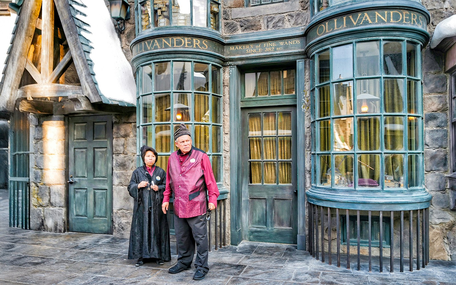 Old couple buying wands at Ollivanders, Universal Studios.