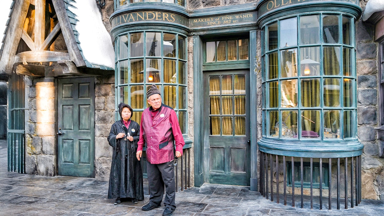 Old couple buying wands at Ollivanders, Universal Studios.