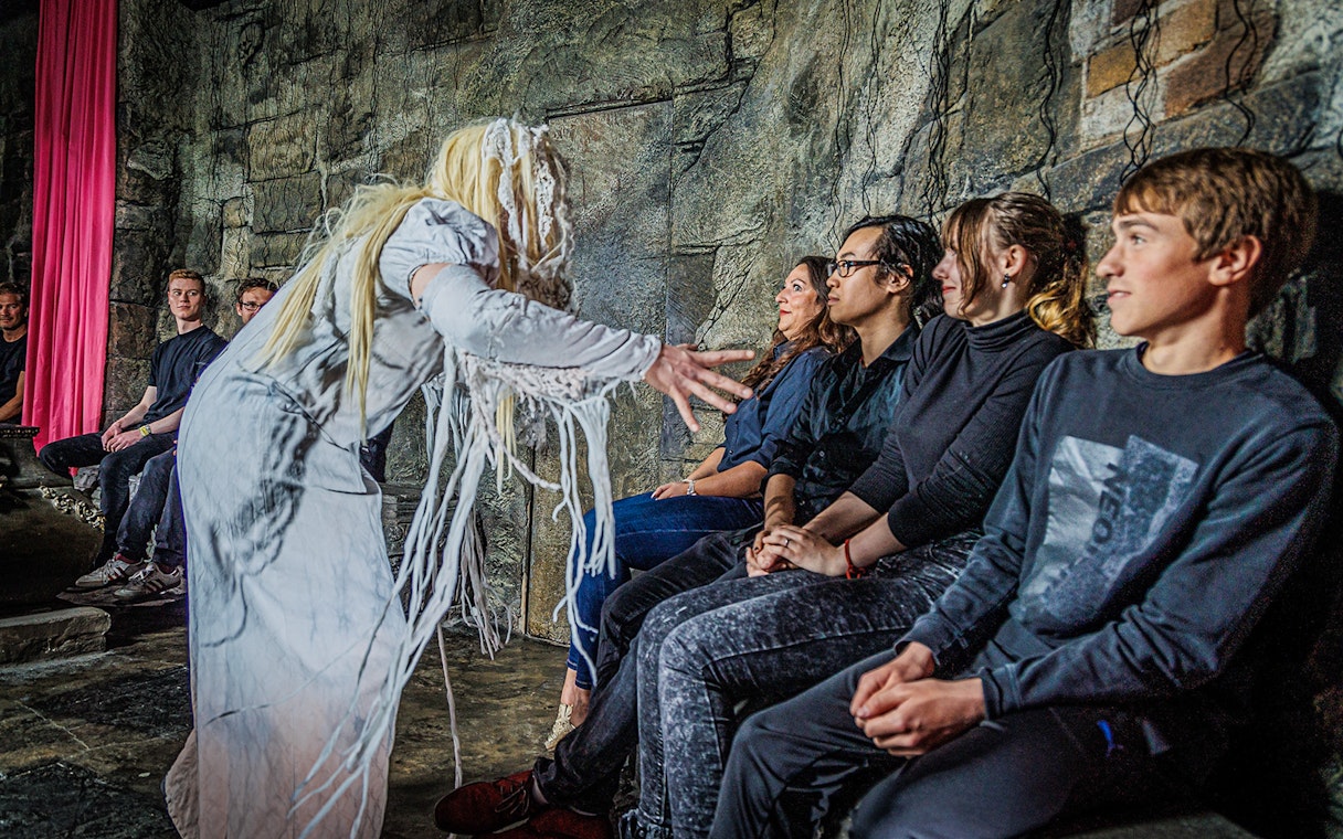 Performer interacting with visitors at Berlin Dungeon.