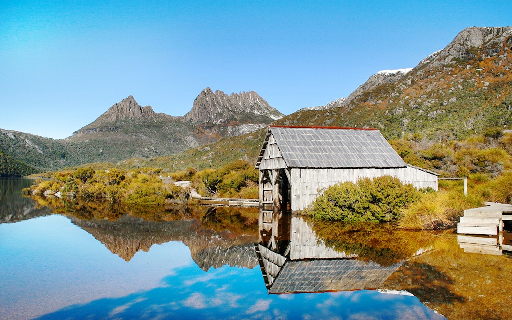 Cradle Mountain and Dove Lake with boathouse in Tasmania.