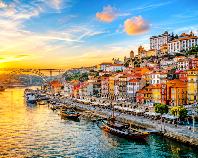 Porto Walking Tour with Lunch, Wine Tasting and Douro River Rabelo Boat Cruise