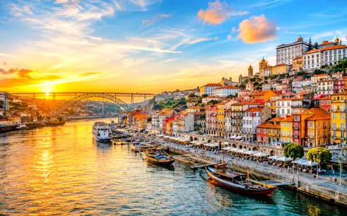 passeio a pé pelo porto com almoço, degustação de vinhos e passeio de barco pelo rio douro a bordo do rabelo-1