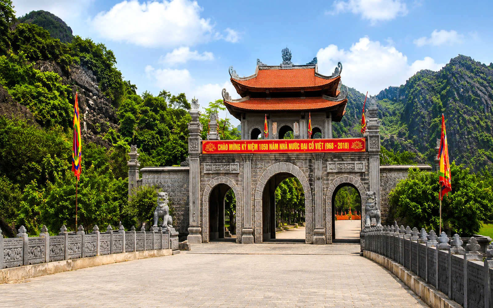 From Hanoi: Hoa Lu, Tam Coc & Mua Cave Tour