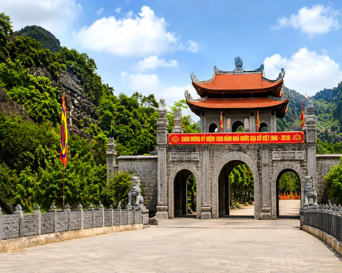 From Hanoi: Hoa Lu, Tam Coc & Mua Cave Tour