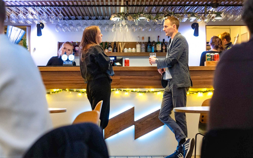 Bar area on Oslo dinner cruise with people enjoying drinks.