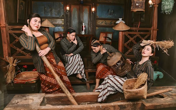 Bali traditional costumes worn by four people at Asana Artseum, Garuda Wisnu Kencana.