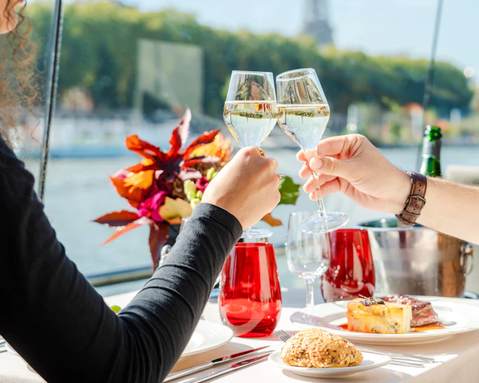 Bateaux Mouches® Seine River Lunch Cruise with Live Music