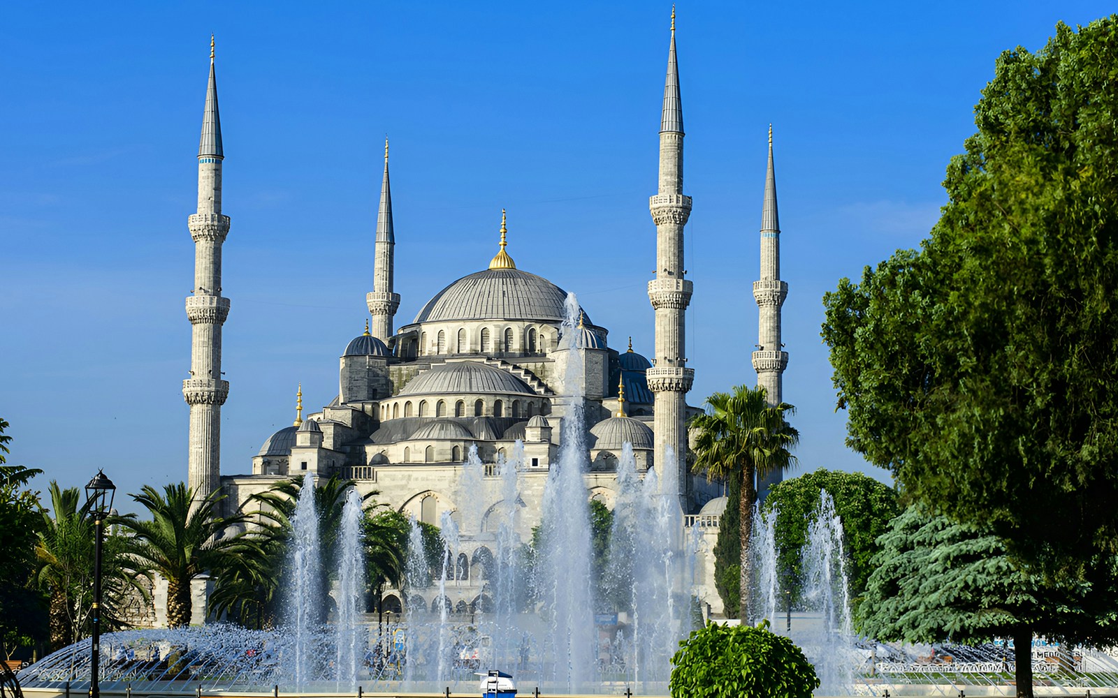 Blue Mosque in Istanbul with fountains and minarets in the foreground.