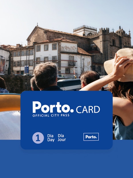 Tourists on a bus in Porto with view of historic buildings, promoting Porto.CARD benefits.