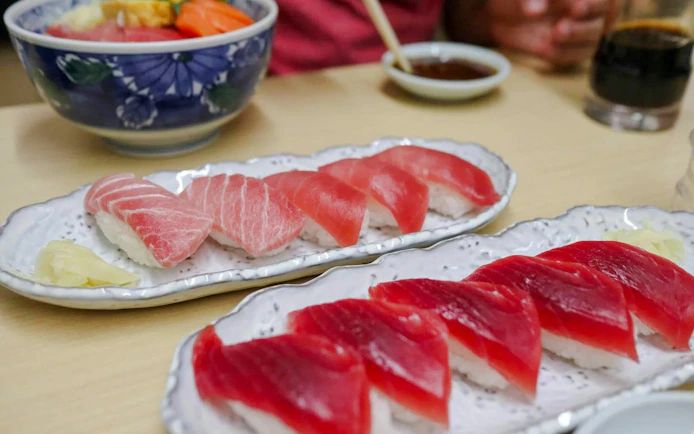 Sushi platter with tuna and fatty tuna at Tsukiji Fish Market, Tokyo.