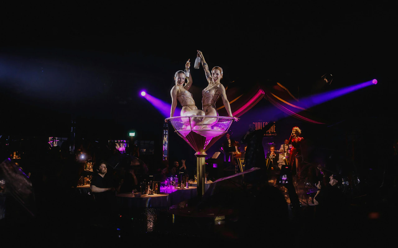 Vienna Burlesque Dinner Club allo Spiegelzelt MIRAGE con cena a più portate e festa dopo lo spettacolo — 2