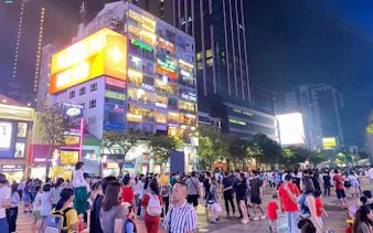 ho chi minh city walking tour: nguyen hue walking street & thu thiem creative park-4