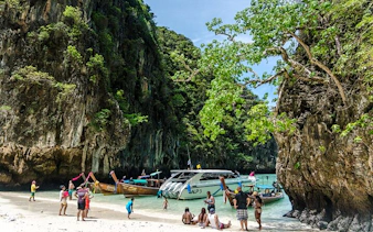 tour di snorkeling in barca a coda lunga per gruppi piccoli alle isole phi phi con partenza da koh phi phi, senza la tassa d'ingresso al parco nazionale-11