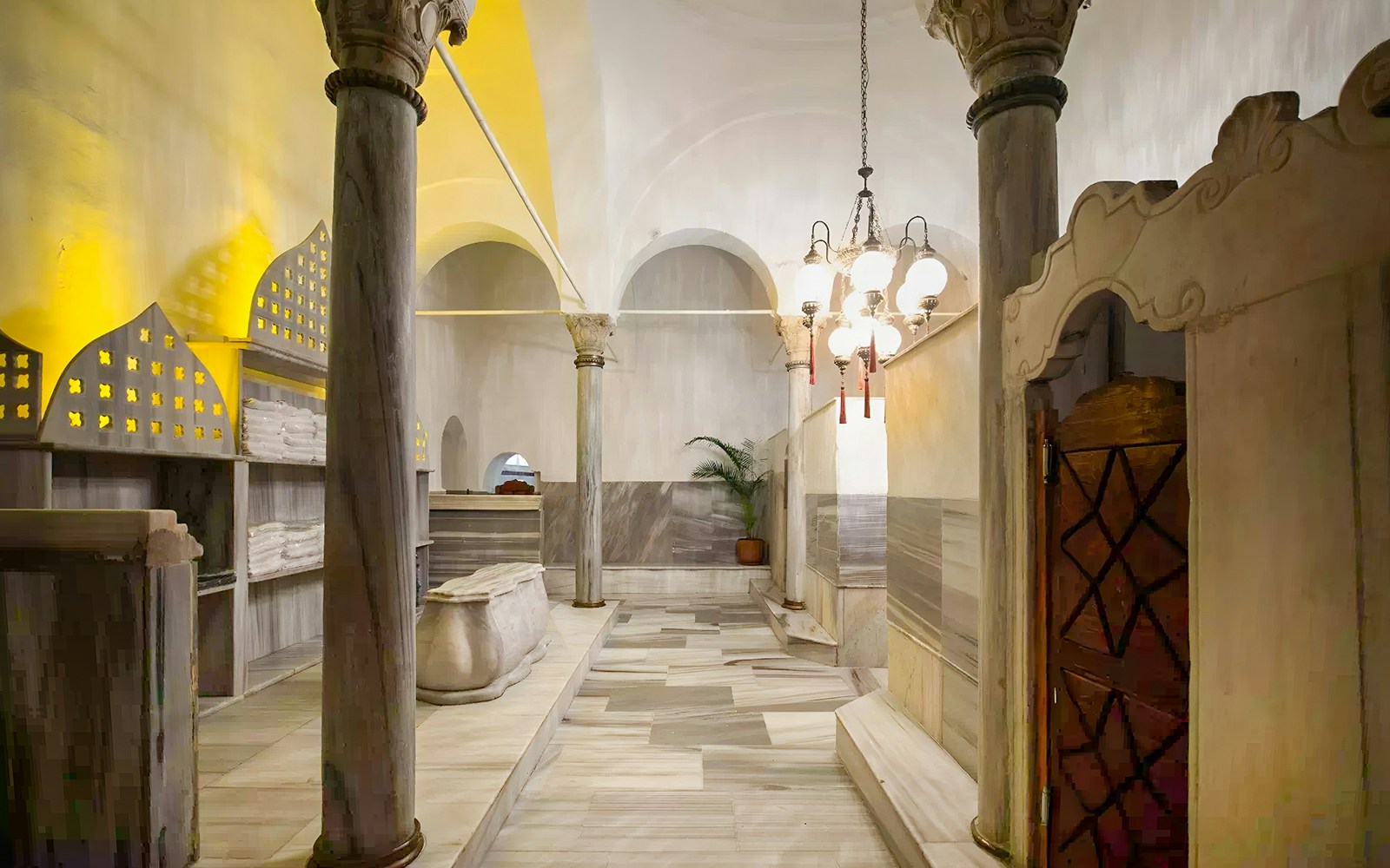 Inside Cagaloglu Hammam