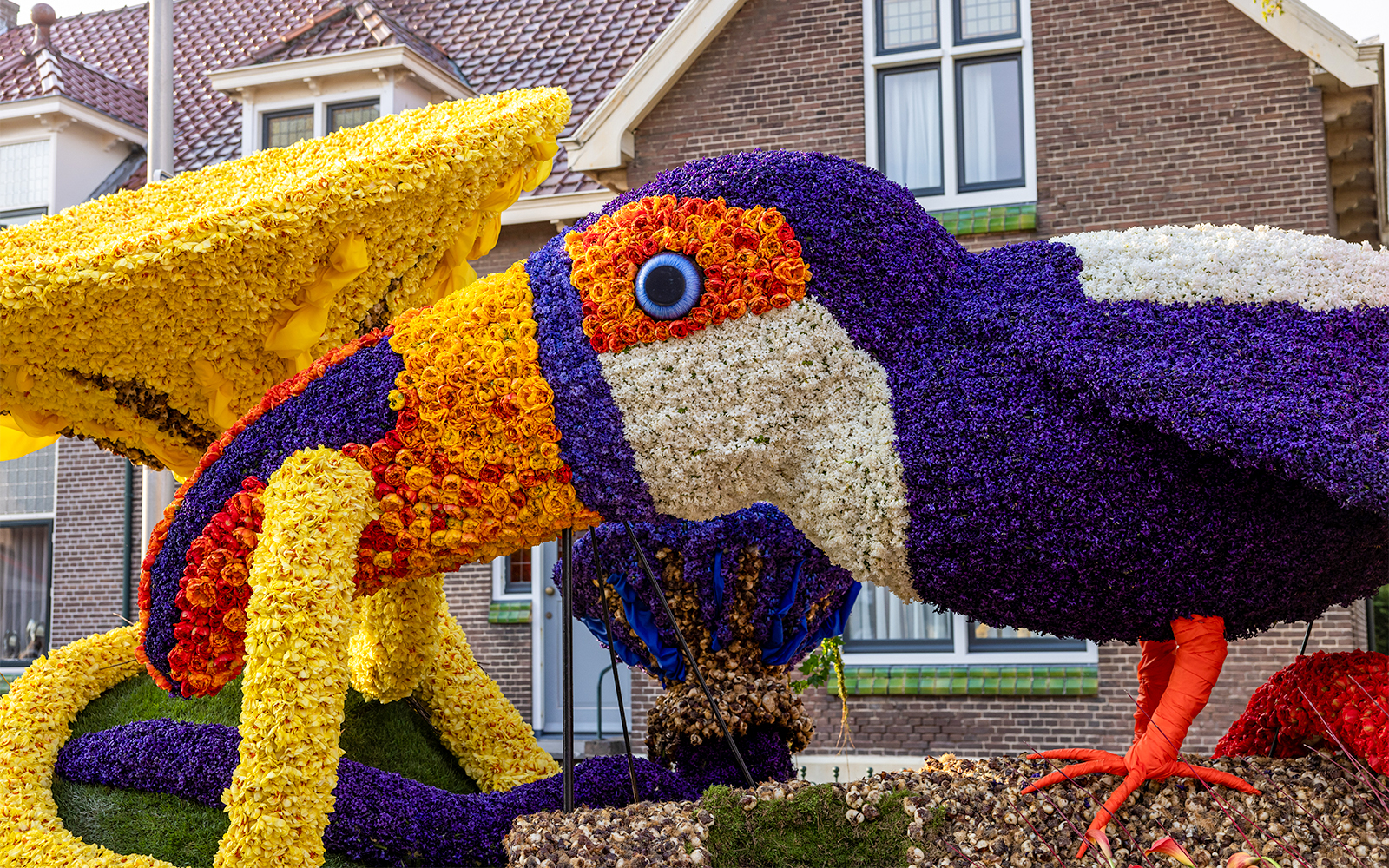 Bird sculpture crafted from tulips and hyacinths at the Flower Parade Bollenstreek, Noordwijkerhout.