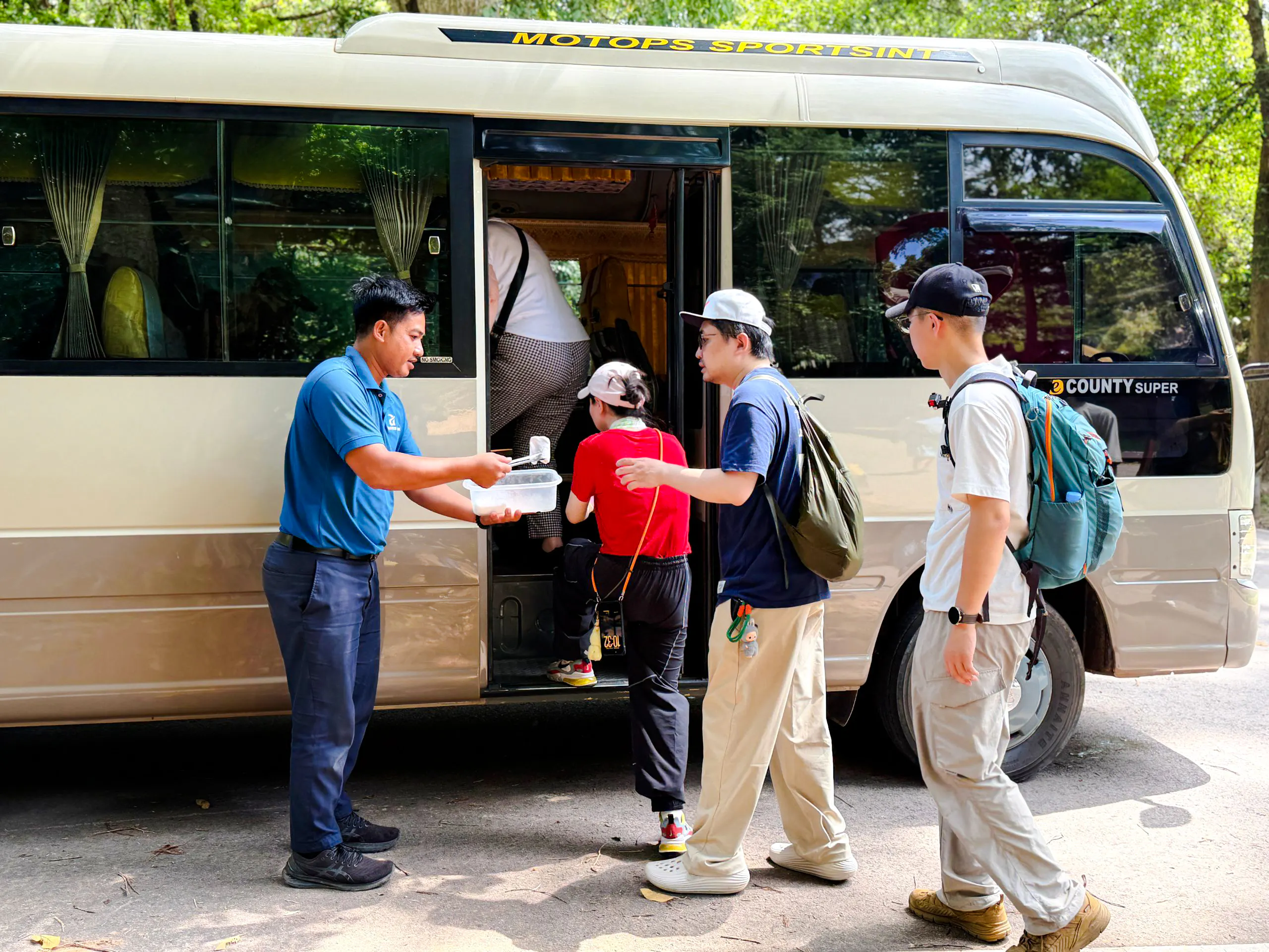 angkor wat half-day sunrise guided tour with breakfast and visits to ta prohm and bayon-5