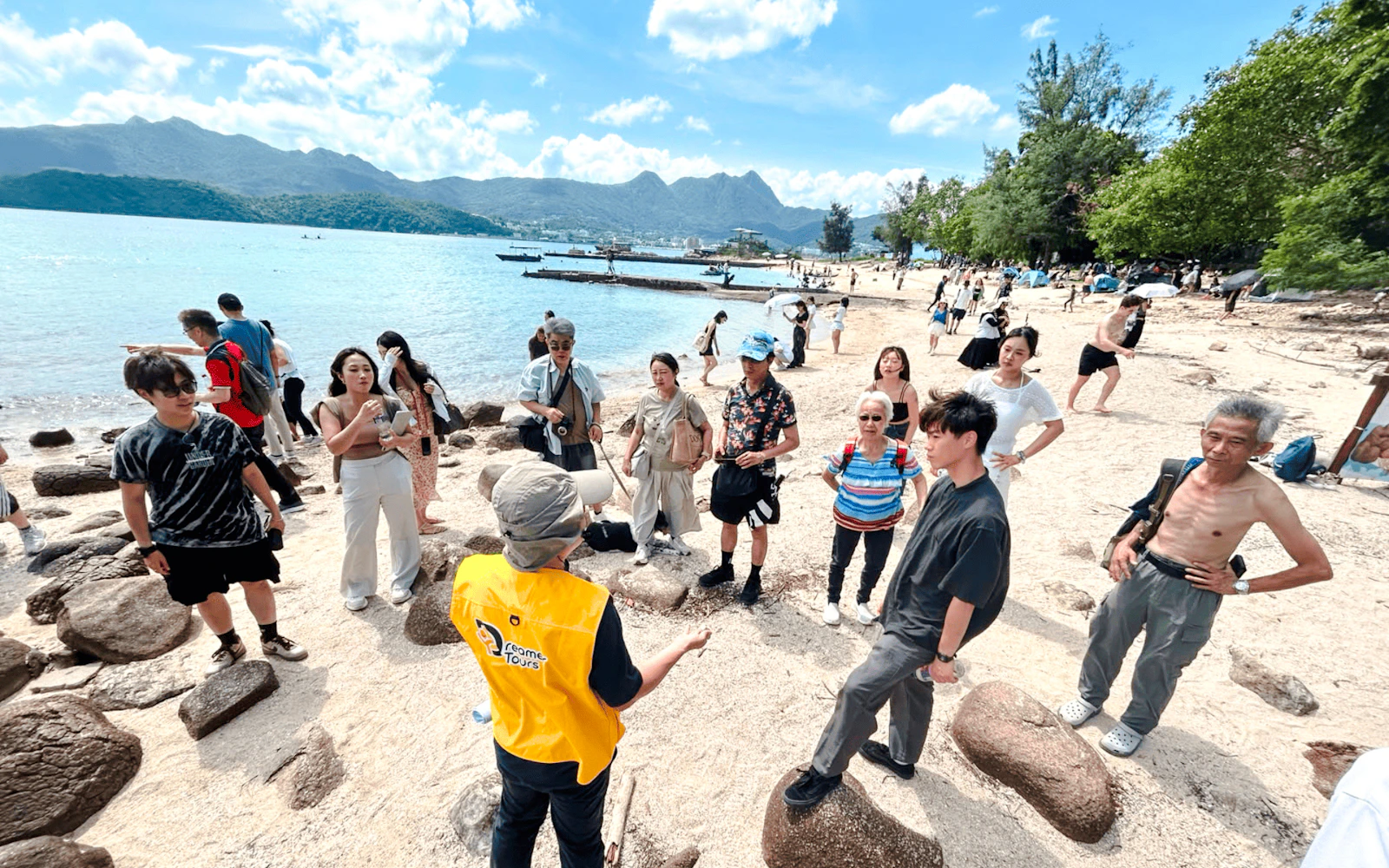 Hong Kong Yacht Island-Hopping: Sai Kung Yim Tin Tsai Hakka Snacks Food Tasting & Ancient Volcanic Rocks