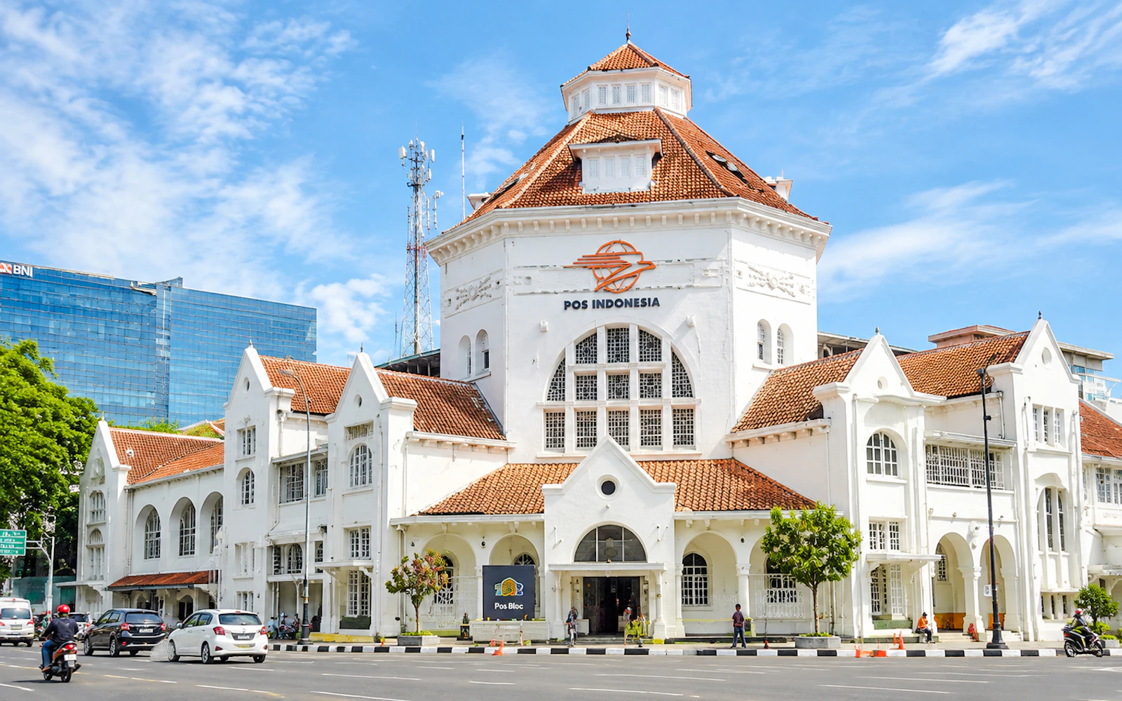 Medan: Cultural Heritage Walking Tour with Local Guide & Lunch