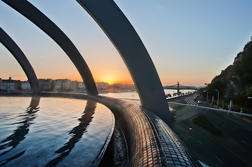 Спа-салон "Рудас": Входные билеты с шкафчиком или частной кабинкой