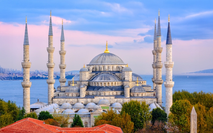 Blue Mosque with minarets overlooking the Bosphorus in Istanbul, Turkey.