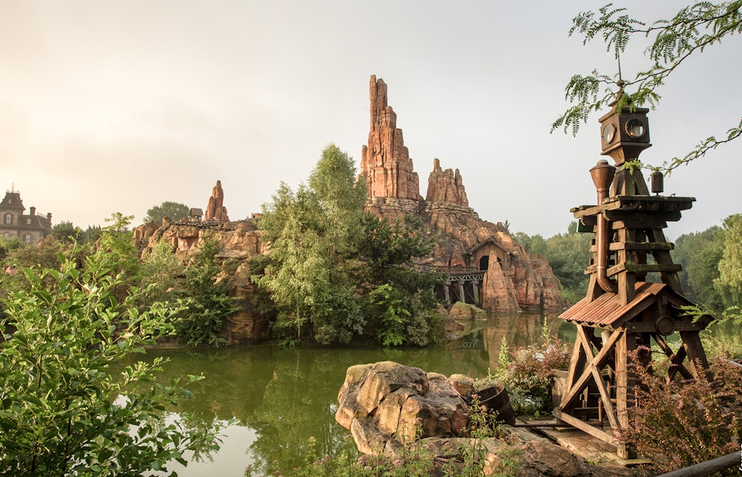 Frontierland's Big Thunder Mountain and river in Disneyland Paris.