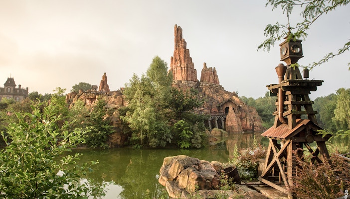 Frontierland's Big Thunder Mountain and river in Disneyland Paris.
