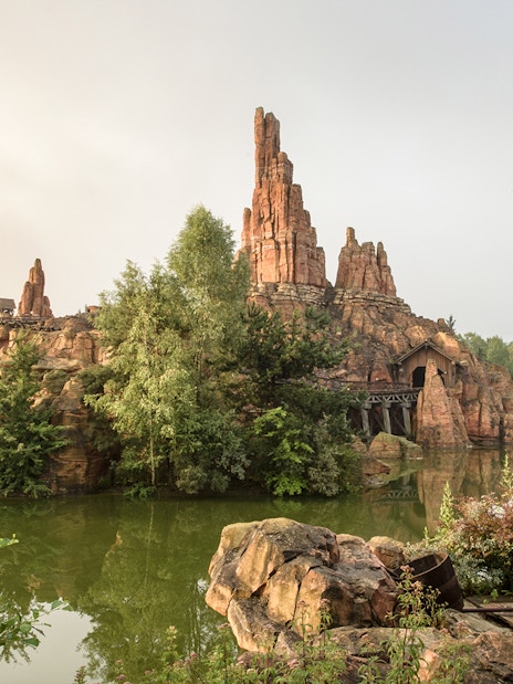 Frontierland's Big Thunder Mountain and river in Disneyland Paris.