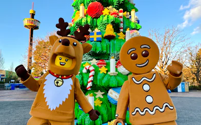 LEGO reindeer and gingerbread figures in front of a LEGO Christmas tree at LEGOLAND® Billund.