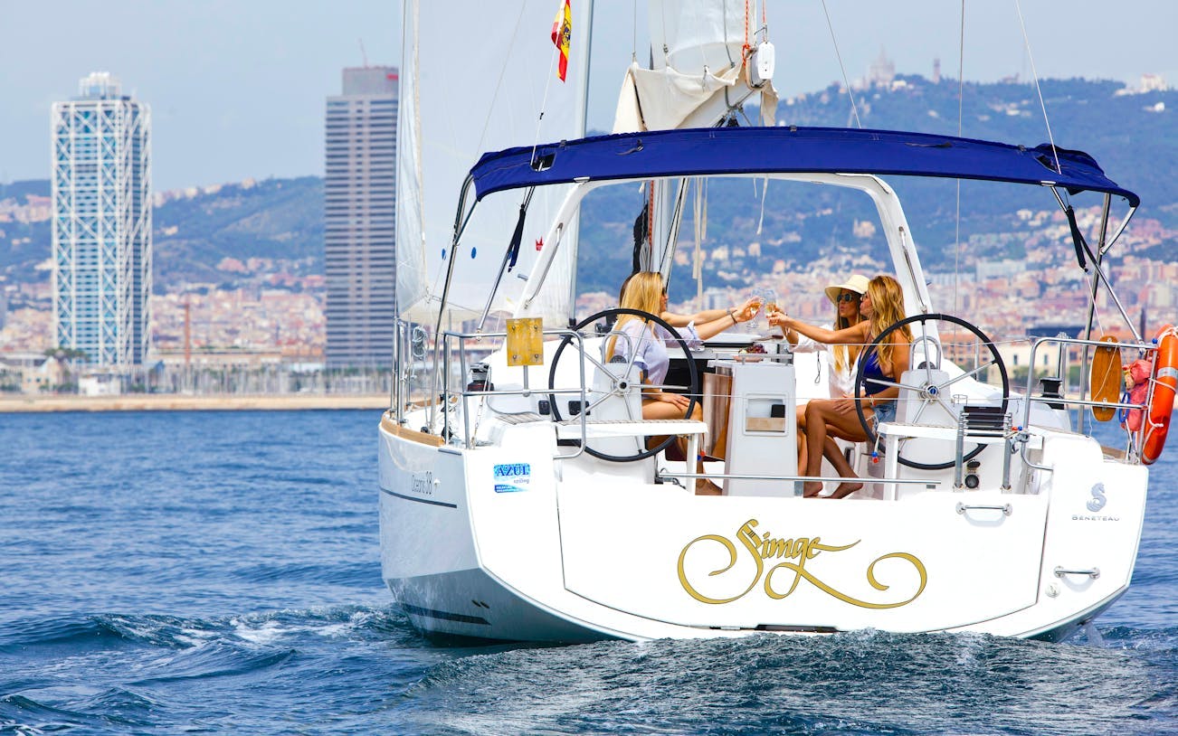 2-stündige segeltour in barcelona mit offener bar und snacks-1