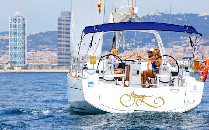 2-stündige segeltour in barcelona mit offener bar und snacks-1
