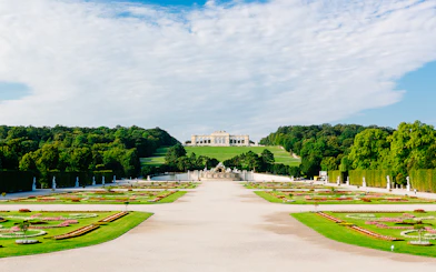 Gardens of the Schönbrunn Palace with the Gloriette in the background, Vienna.